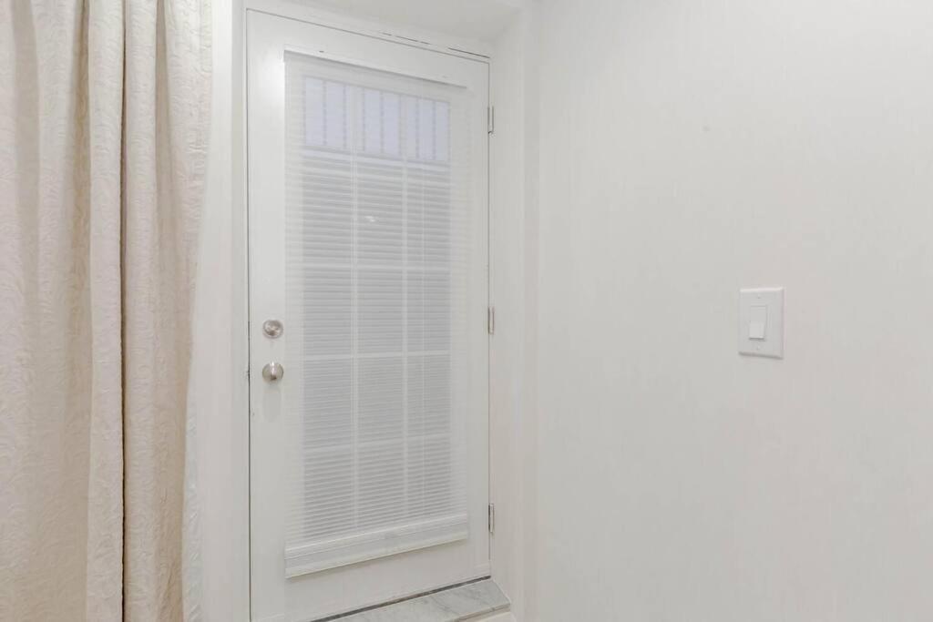 Luxury Basement Apartment In Oakville Esterno foto