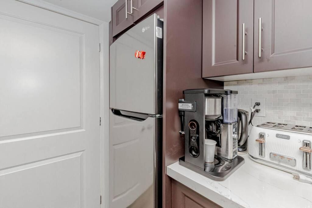 Luxury Basement Apartment In Oakville Esterno foto
