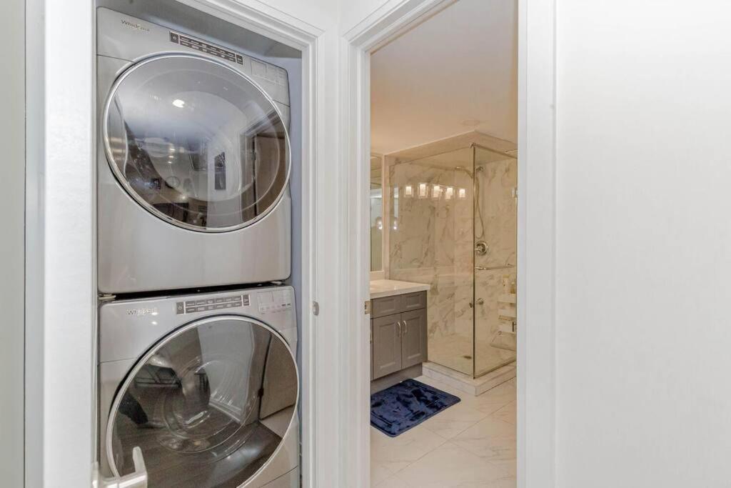 Luxury Basement Apartment In Oakville Esterno foto