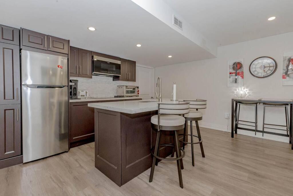 Luxury Basement Apartment In Oakville Esterno foto