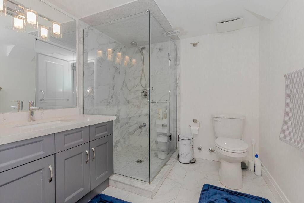Luxury Basement Apartment In Oakville Esterno foto