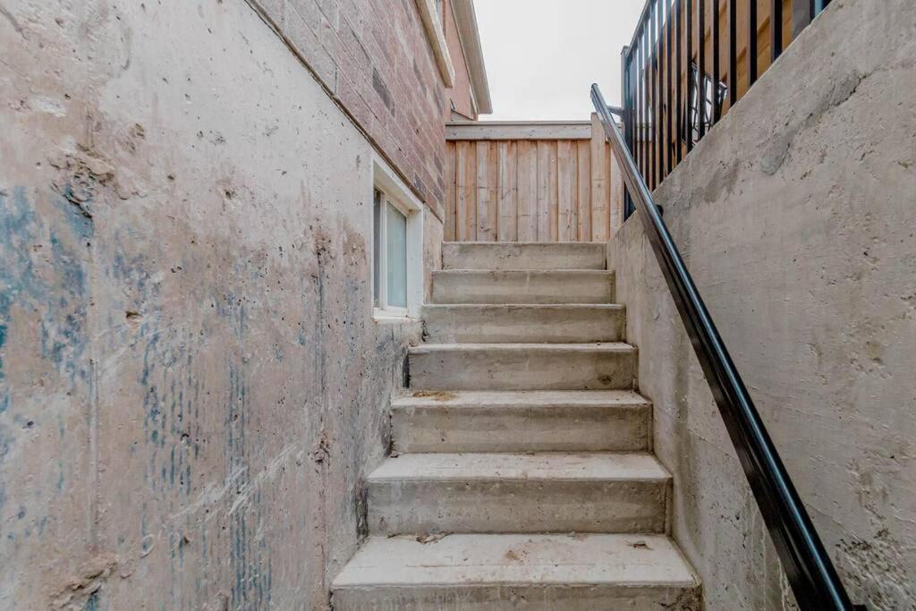 Luxury Basement Apartment In Oakville Esterno foto