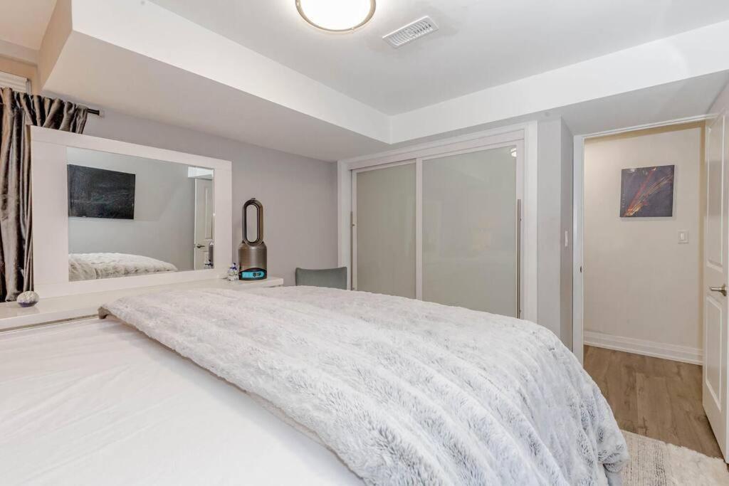 Luxury Basement Apartment In Oakville Esterno foto