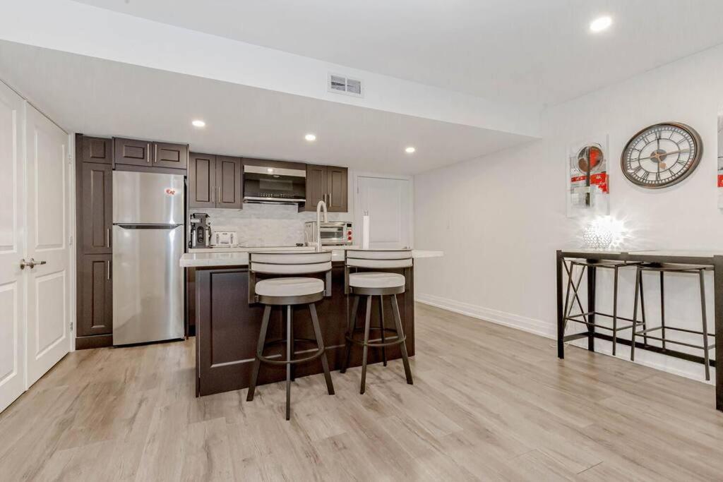 Luxury Basement Apartment In Oakville Esterno foto