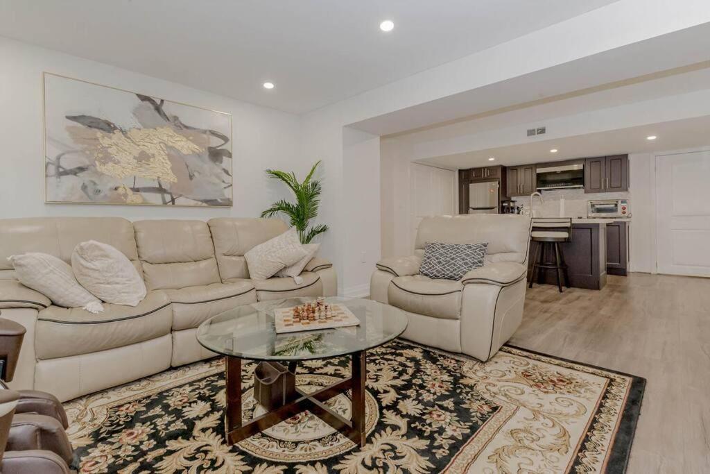 Luxury Basement Apartment In Oakville Esterno foto